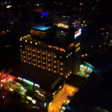 Hotel Blossoms Tiruchirappalli Exteriér fotografie