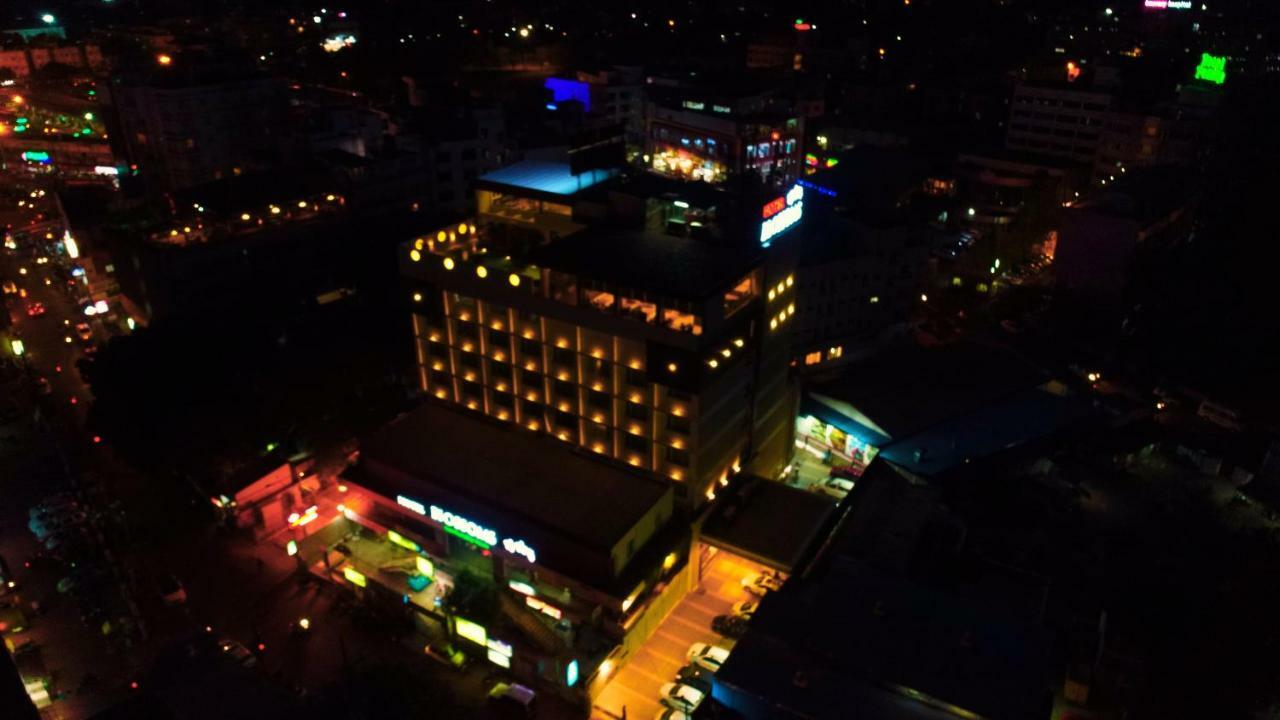 Hotel Blossoms Tiruchirappalli Exteriér fotografie